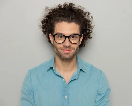 团队讨论英雄联盟赛事策略